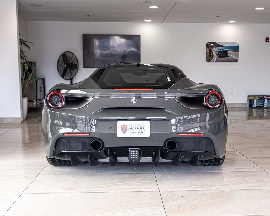 Used 2018 Ferrari 488 GTB RWD image 15