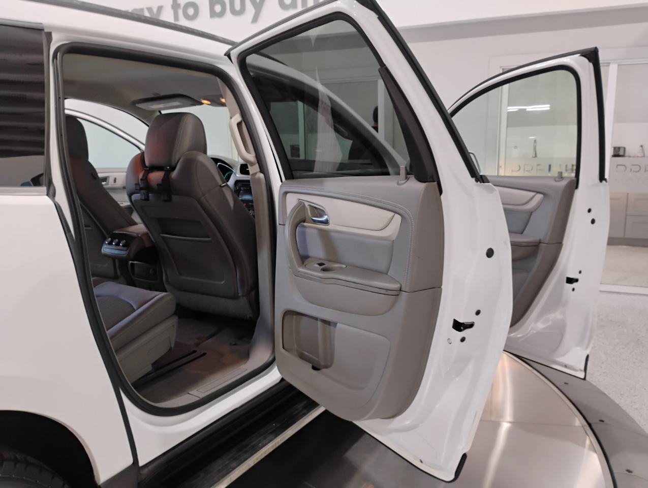 Used 2017 Chevrolet Traverse LT FWD image 76