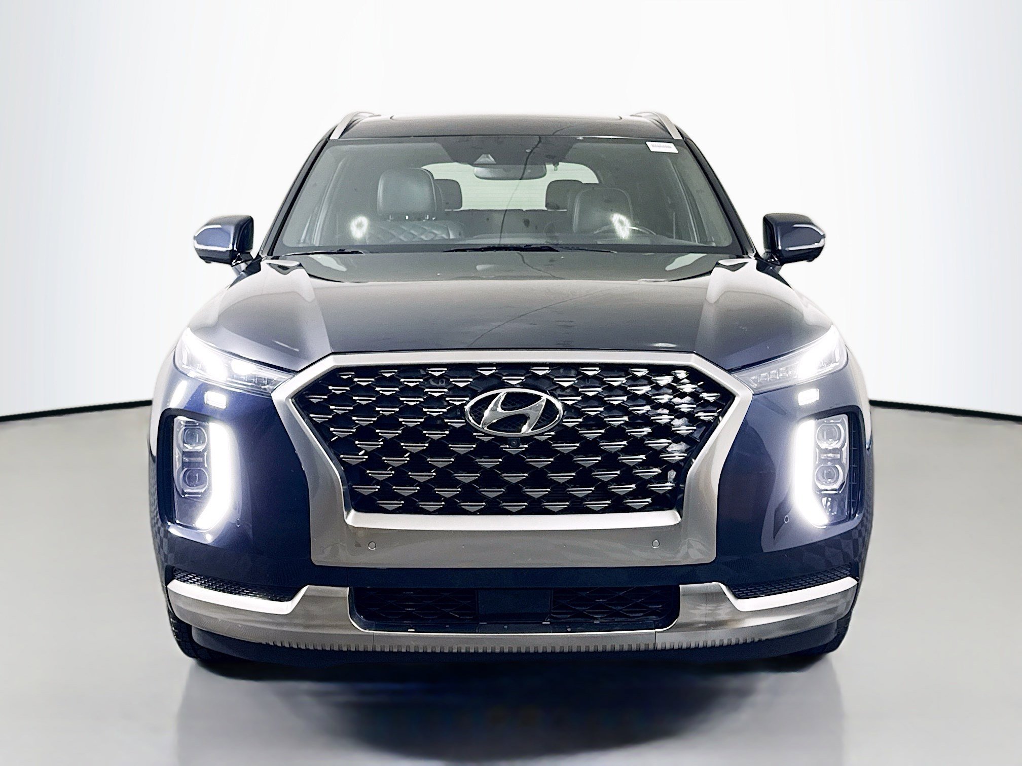 Used 2022 Hyundai Palisade Calligraphy image 2