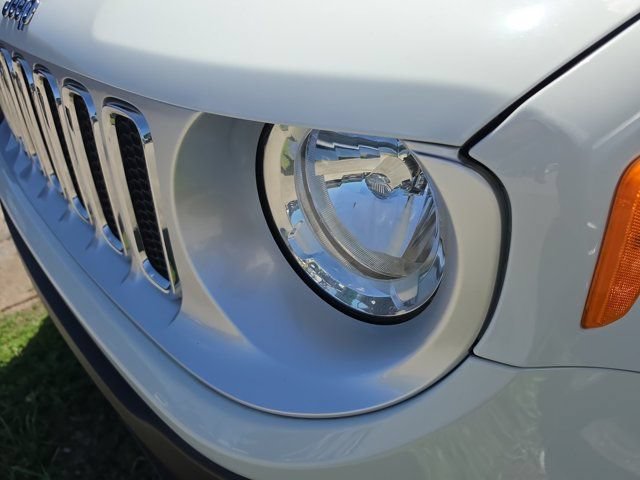 Used 2017 Jeep Renegade Limited FWD image 11