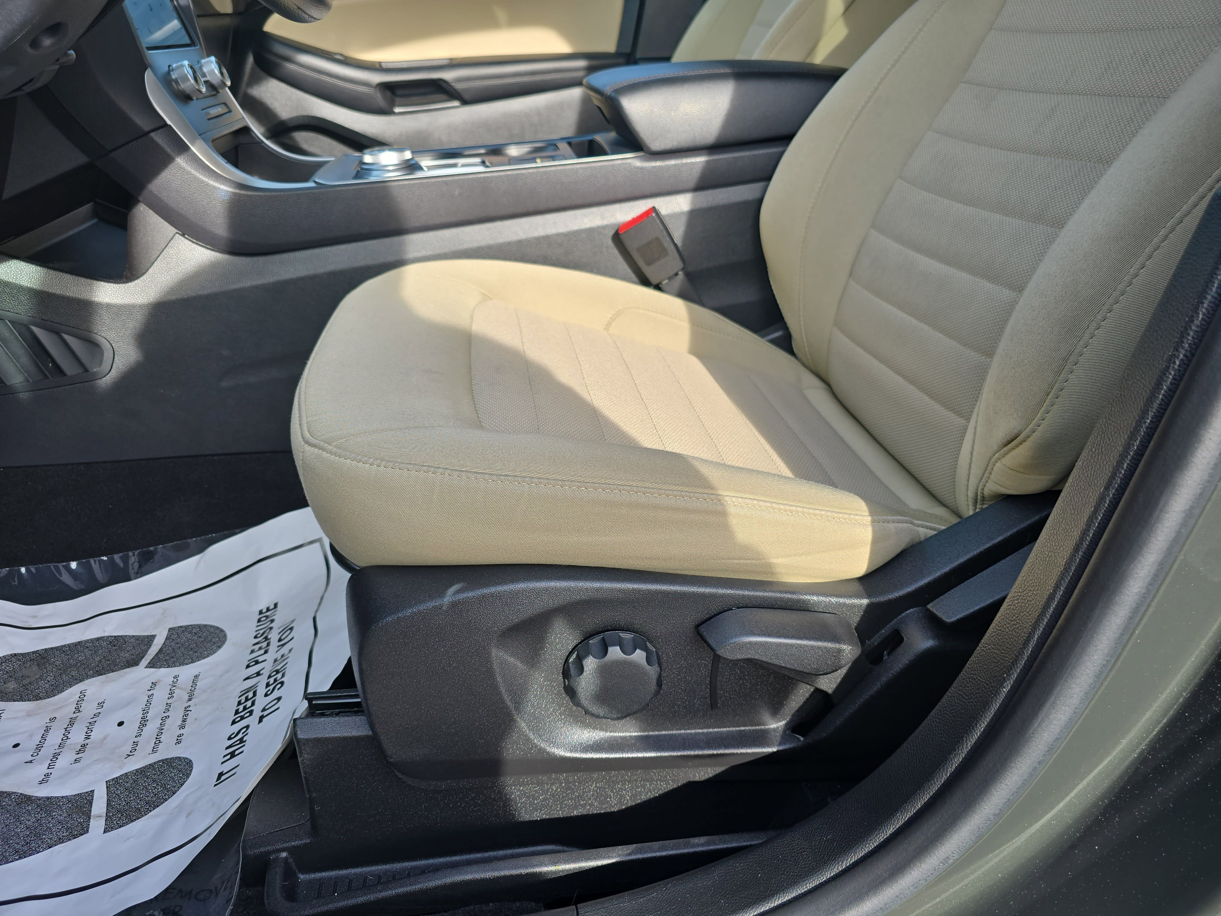 Used 2023 Ford Edge SE image 29