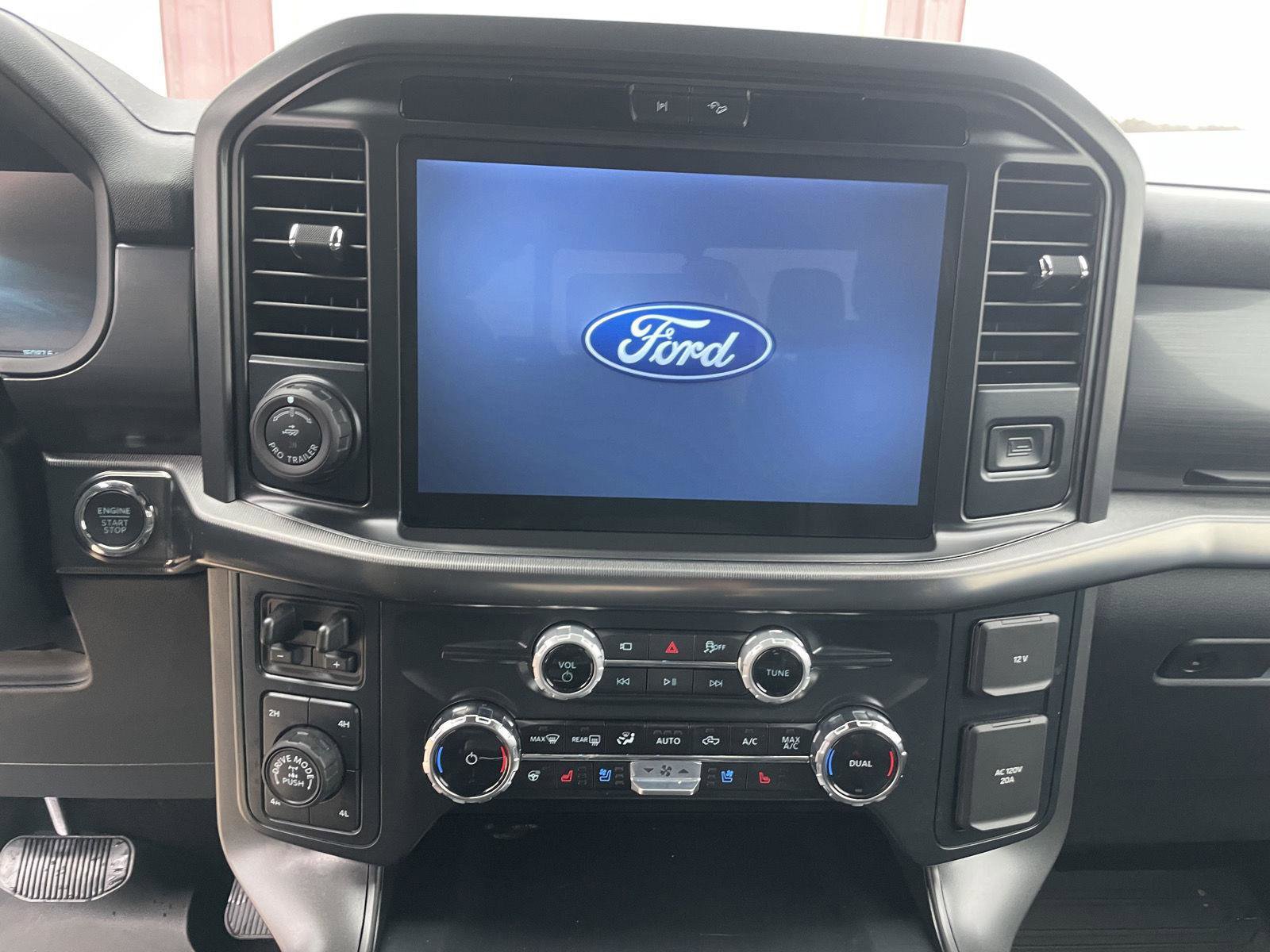 Used 2025 Ford F150 Lariat w/ Equipment Group 501A Mid image 17