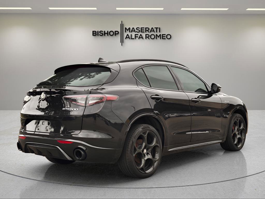 Used 2025 Alfa Romeo Stelvio Sprint image 6