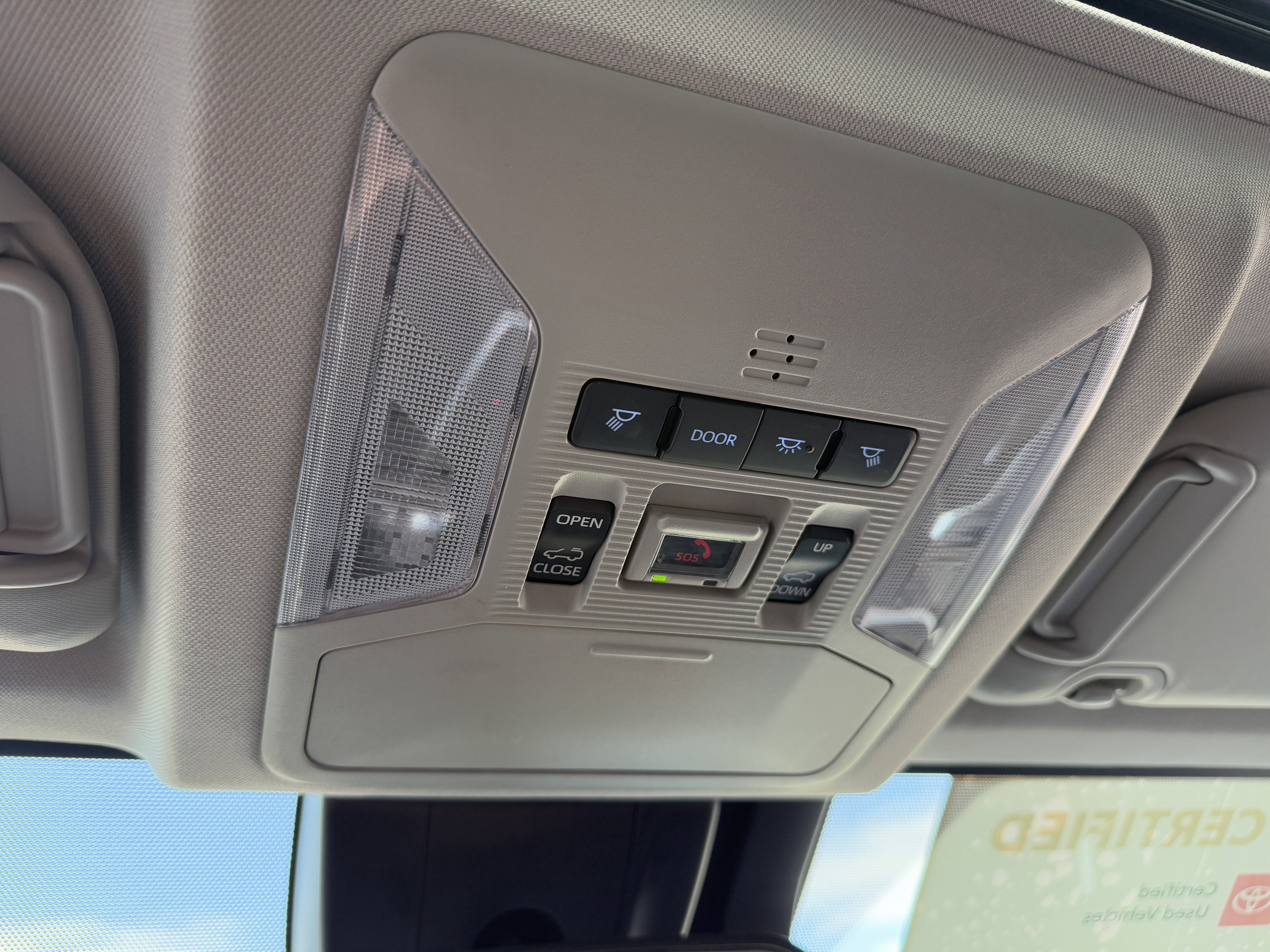 Used 2022 Toyota RAV4 XLE Premium image 18