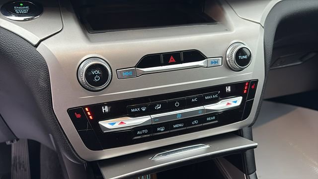 Used 2021 Ford Explorer XLT image 14