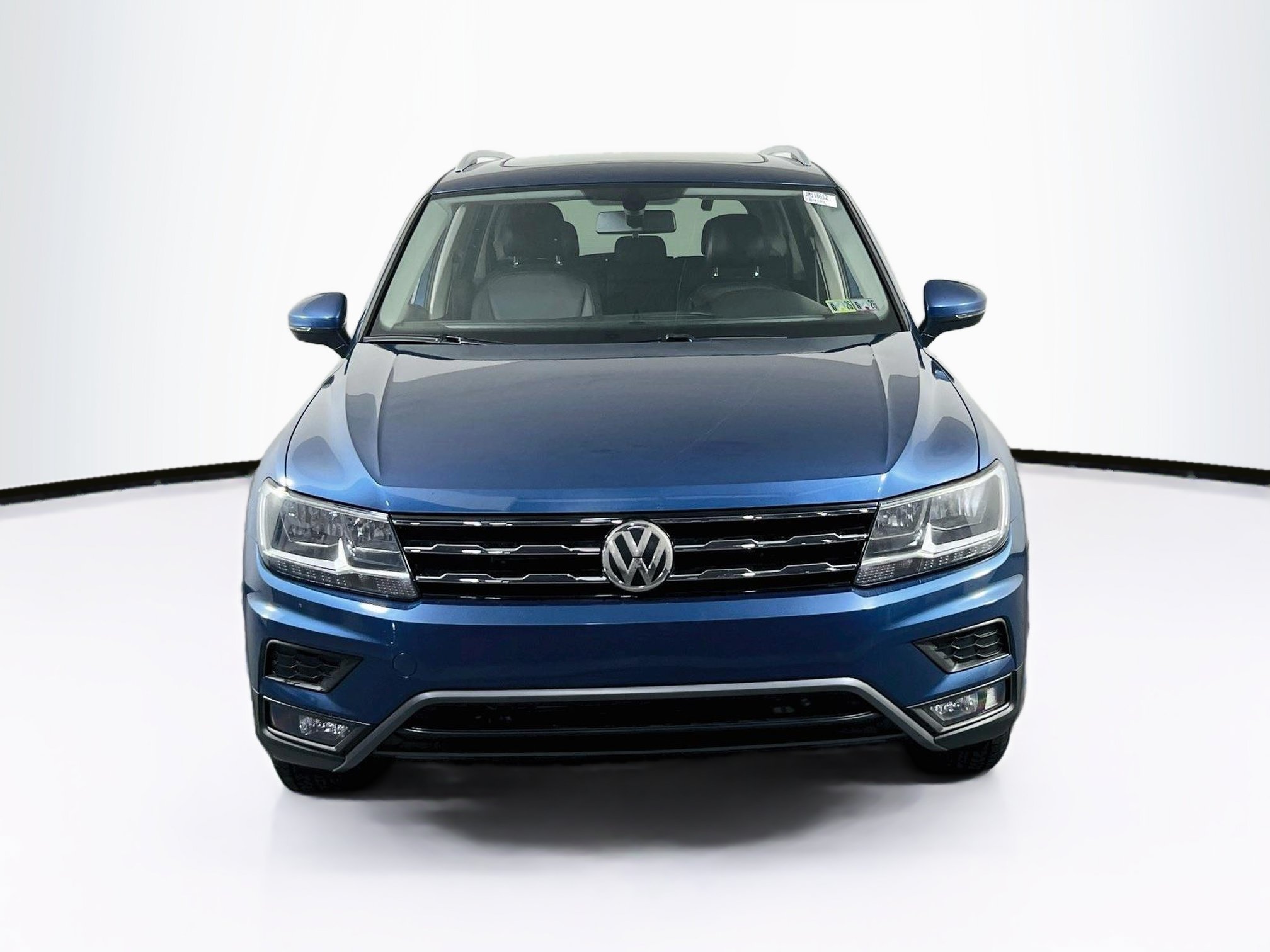 Used 2018 Volkswagen Tiguan SEL AWD/4WD image 2