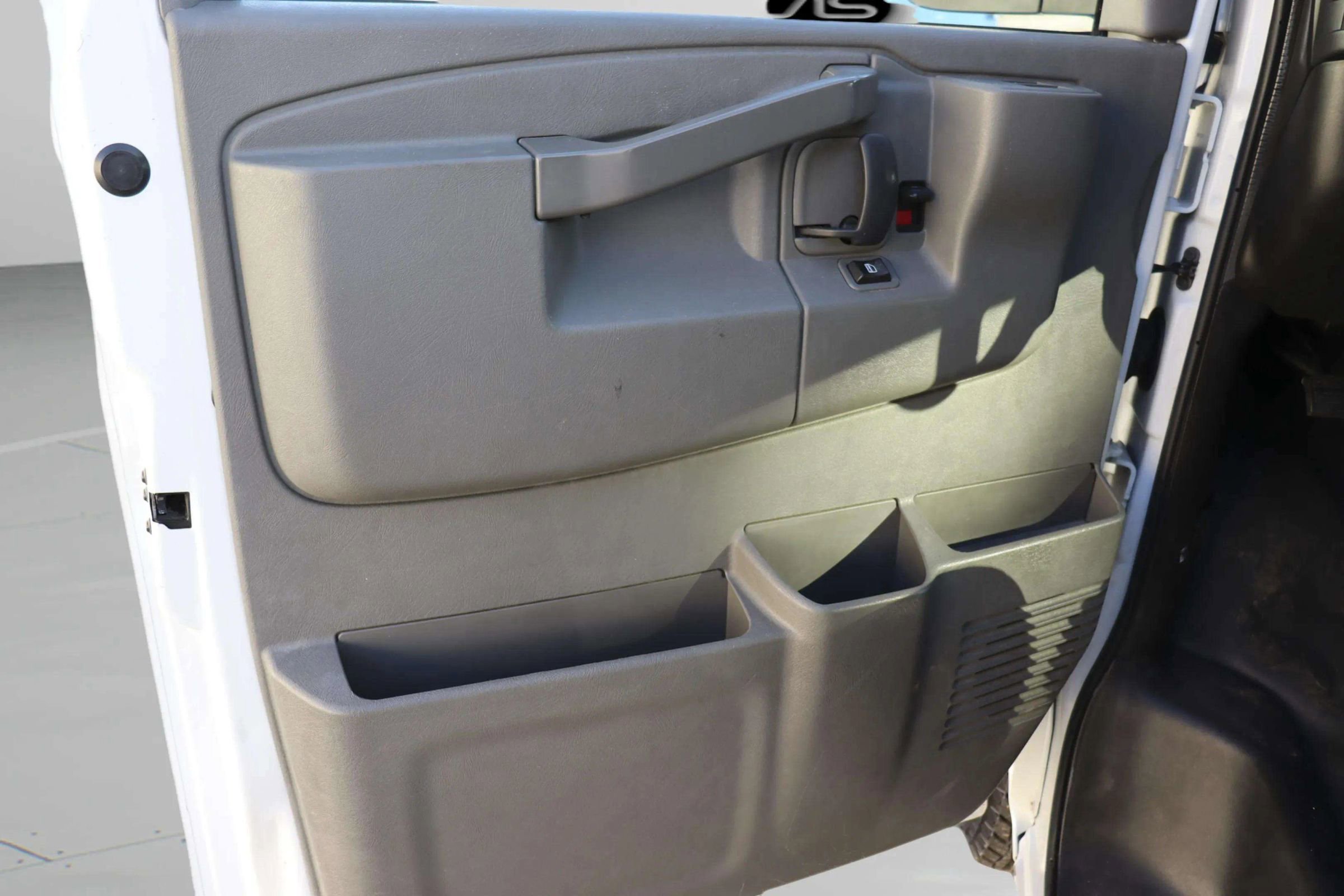 Used 2016 Chevrolet Express 2500 image 14