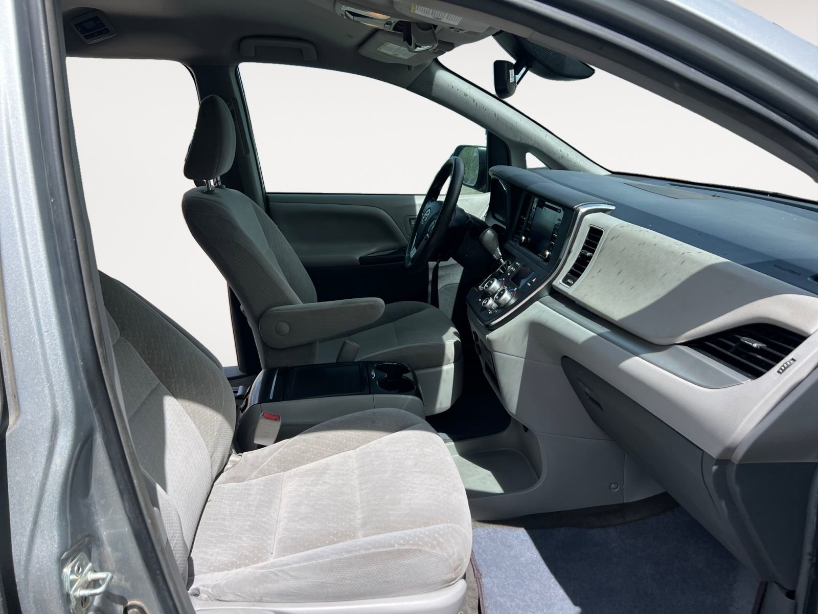 Used 2019 Toyota Sienna LE w/ LE Preferred Package FWD image 15