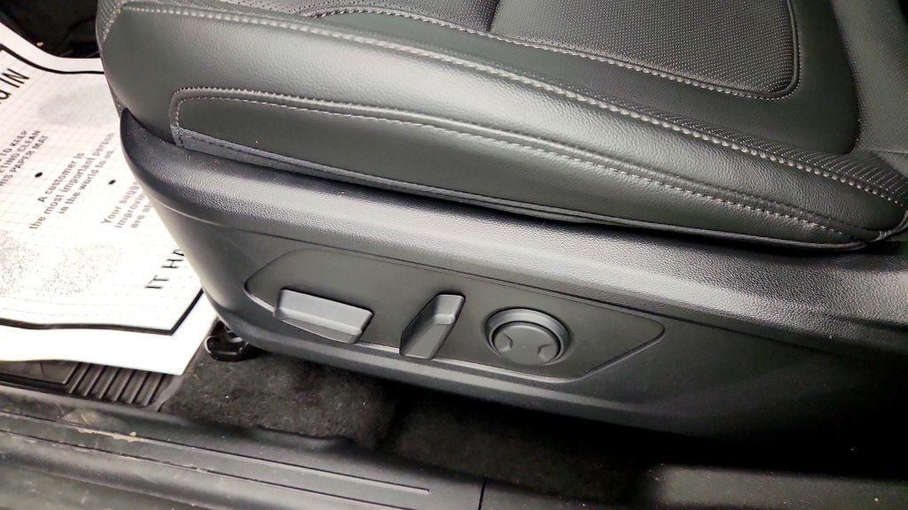Used 2025 Hyundai Santa Cruz SEL FWD image 12