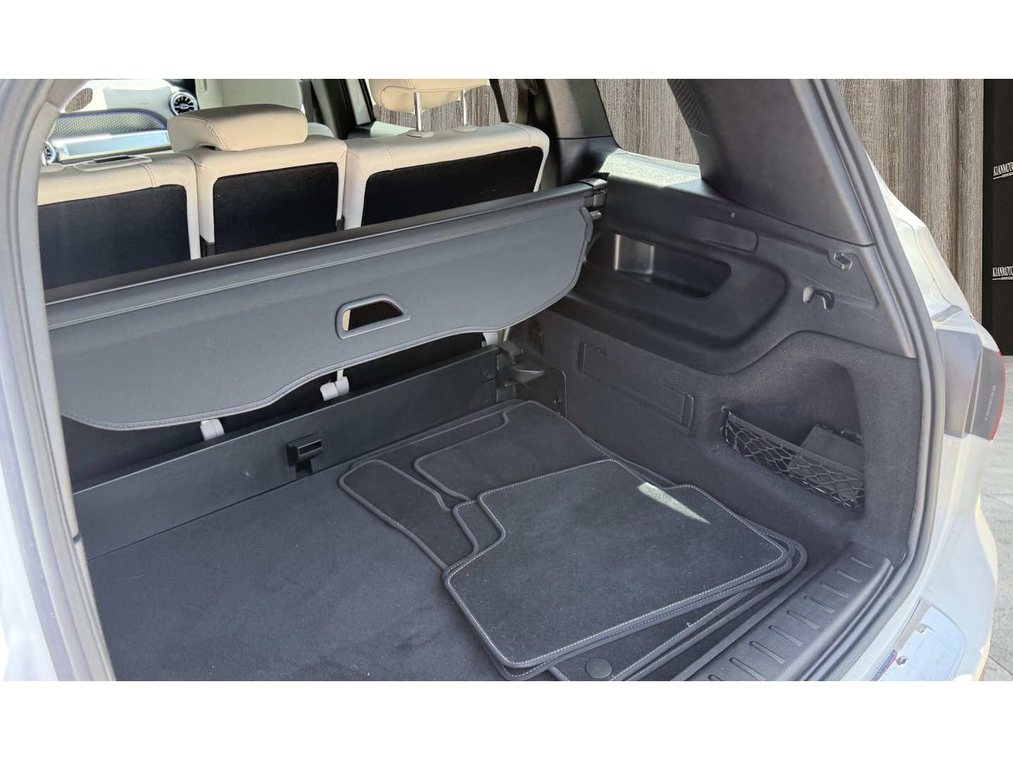 Used 2025 Mercedes-Benz GLB 250 image 13