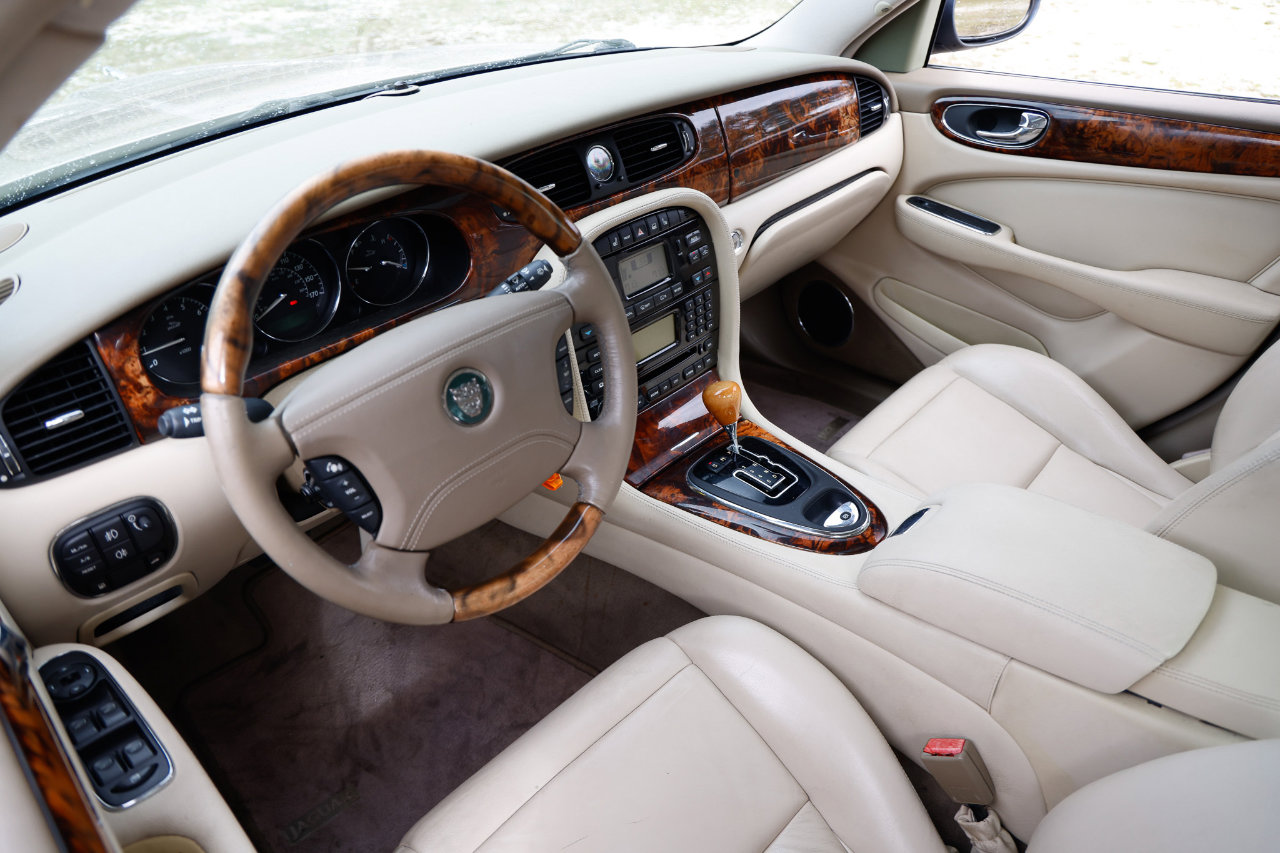 Used 2004 Jaguar XJ8 image 4