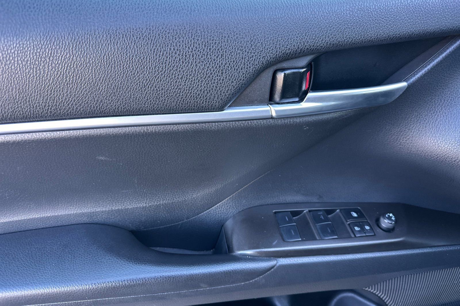 Used 2023 Toyota Camry SE image 11