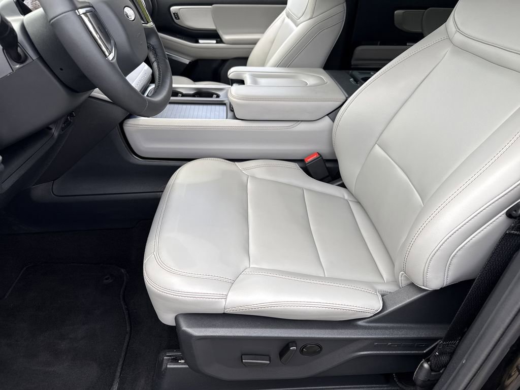 Used 2025 Ford Expedition Active AWD/4WD image 9