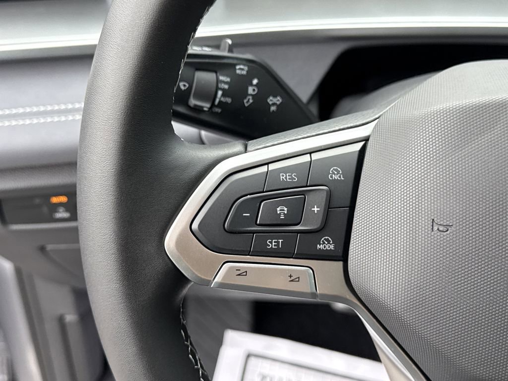 New 2025 Volkswagen Tiguan SE image 28