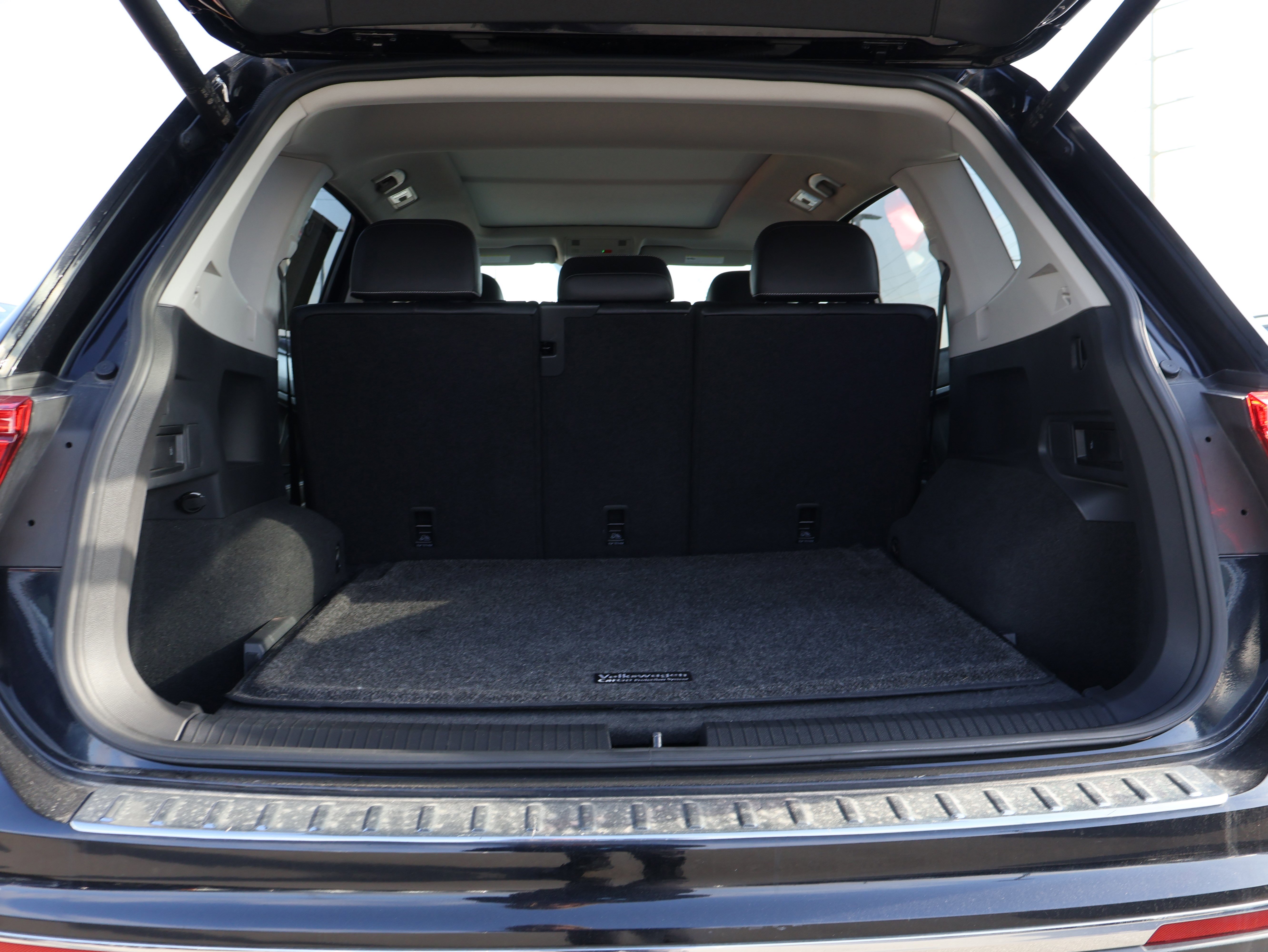 Used 2022 Volkswagen Tiguan SE w/ Panoramic Sunroof Package image 19