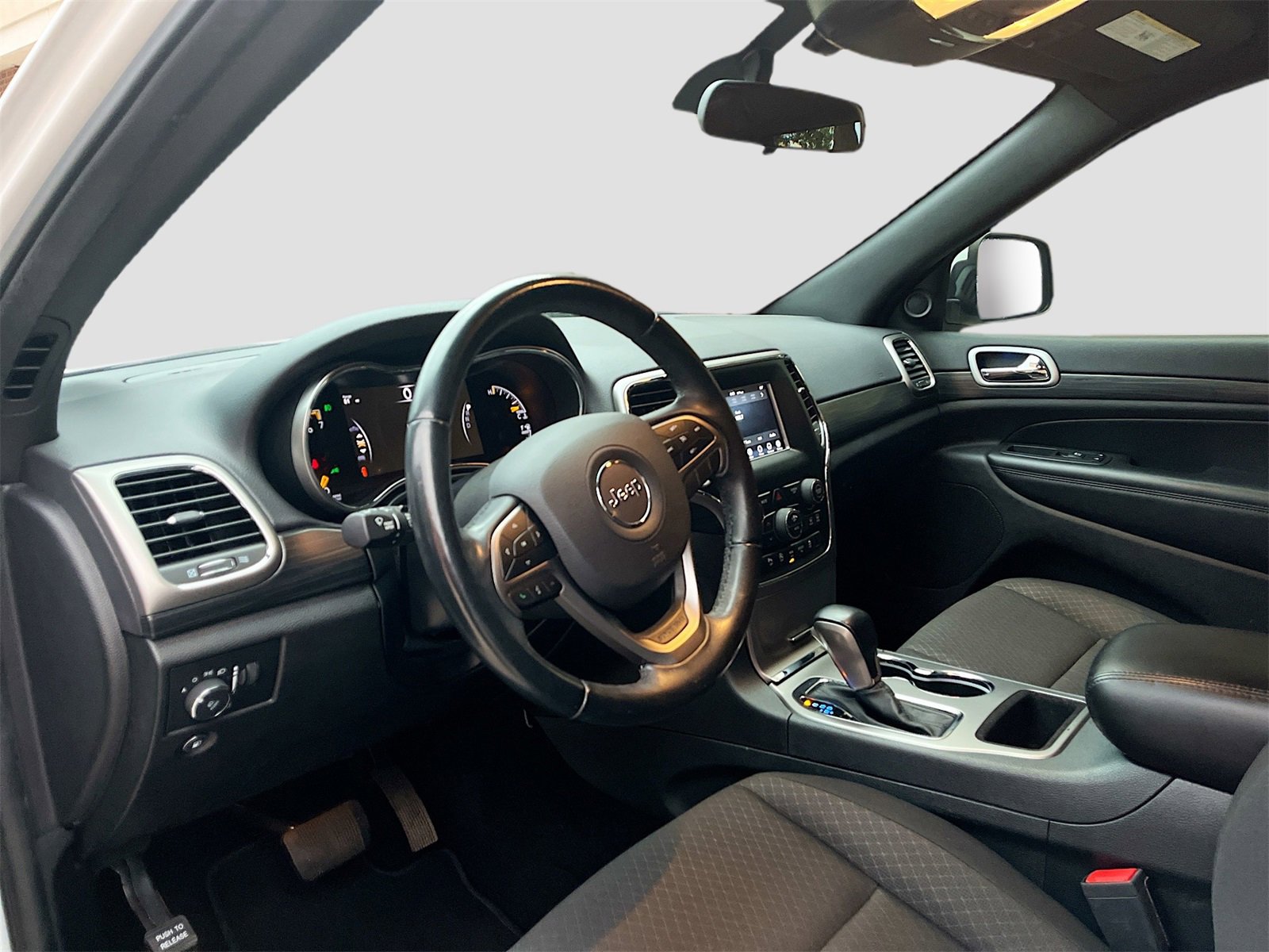 Used 2019 Jeep Grand Cherokee Laredo image 9