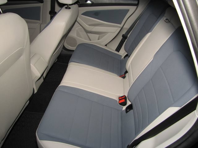 Used 2025 Volkswagen Jetta SE FWD image 12