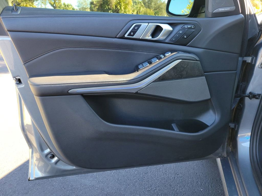 Used 2023 BMW X7 xDrive40i w/ Premium Package image 18