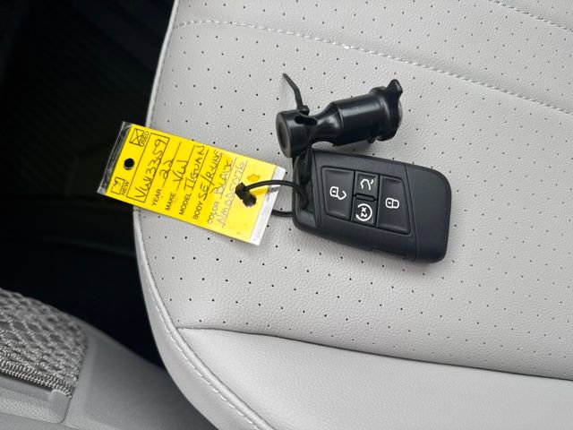 Certified 2022 Volkswagen Tiguan SE R-Line image 37