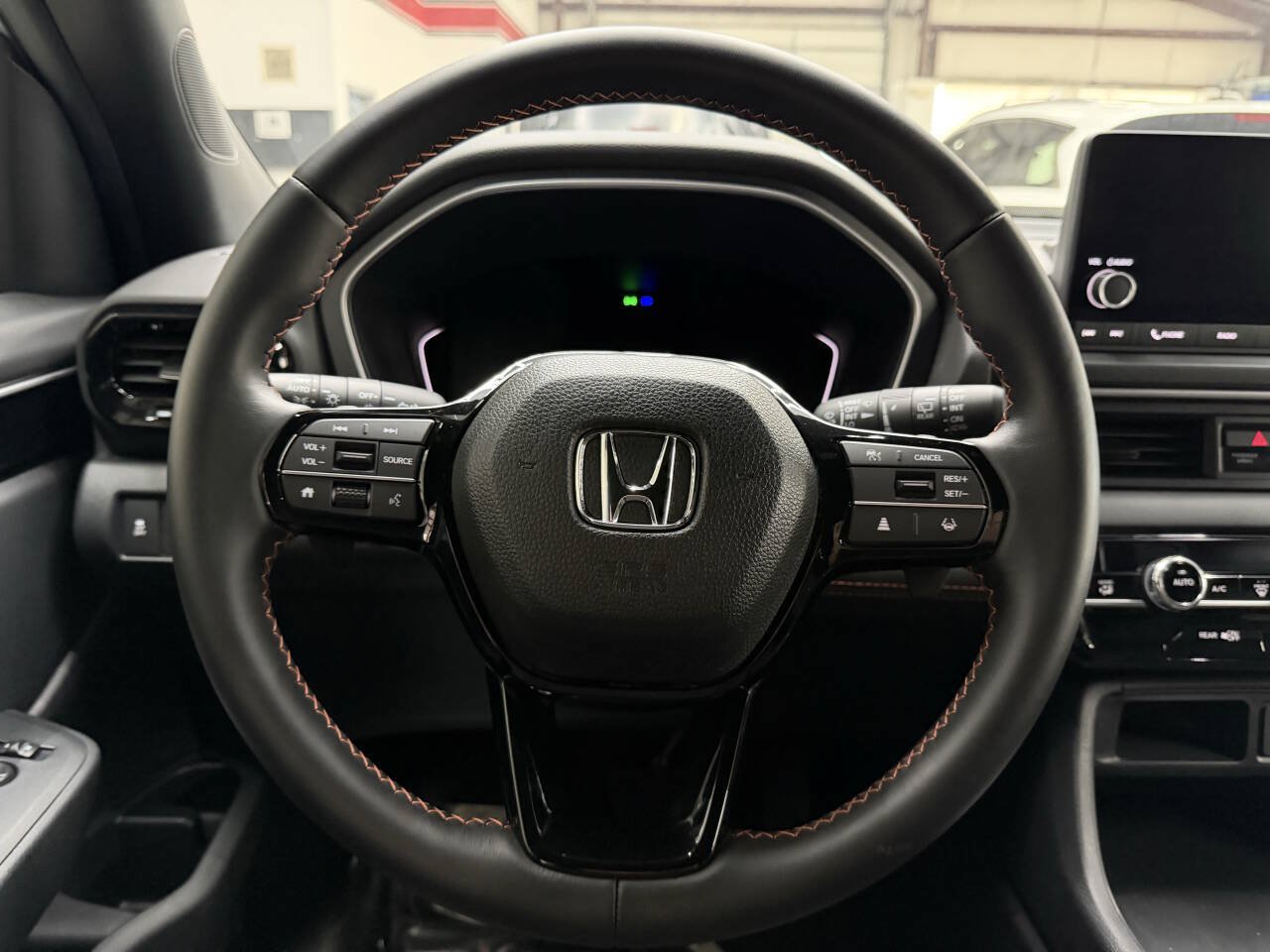 Used 2025 Honda Pilot Sport image 23