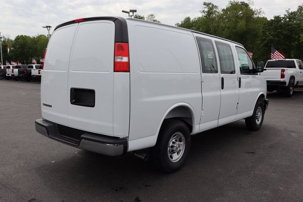 New 2025 Chevrolet Express 3500 w/ Chrome Appearance Package RWD image 21