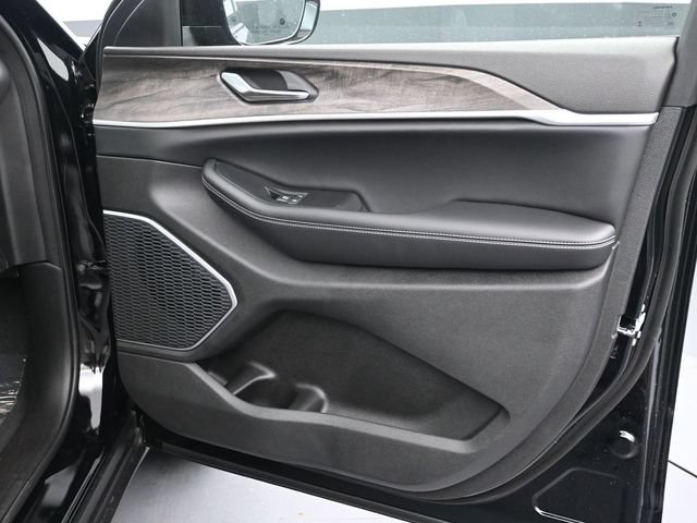 New 2026 Jeep Grand Cherokee Limited w/ Limited Altitude Package RWD image 28
