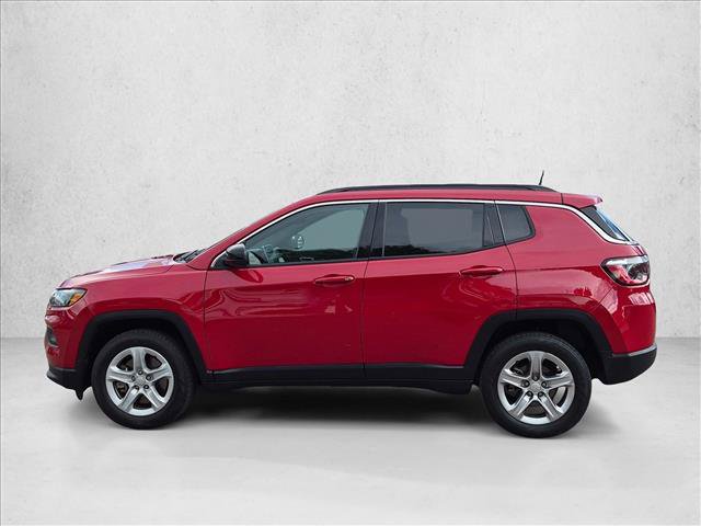 Used 2023 Jeep Compass Latitude w/ Sun and Sound Group AWD/4WD image 9
