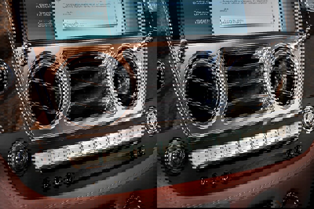 Used 2014 Rolls-Royce Wraith image 40