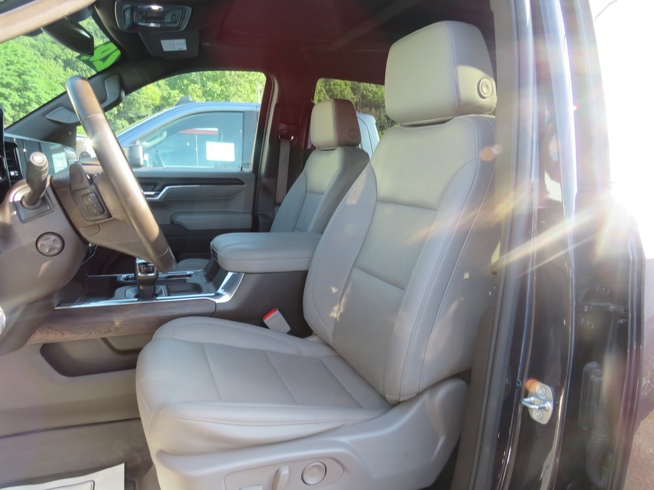 Used 2024 GMC Sierra 1500 SLT w/ SLT Premium Plus Package AWD/4WD image 11