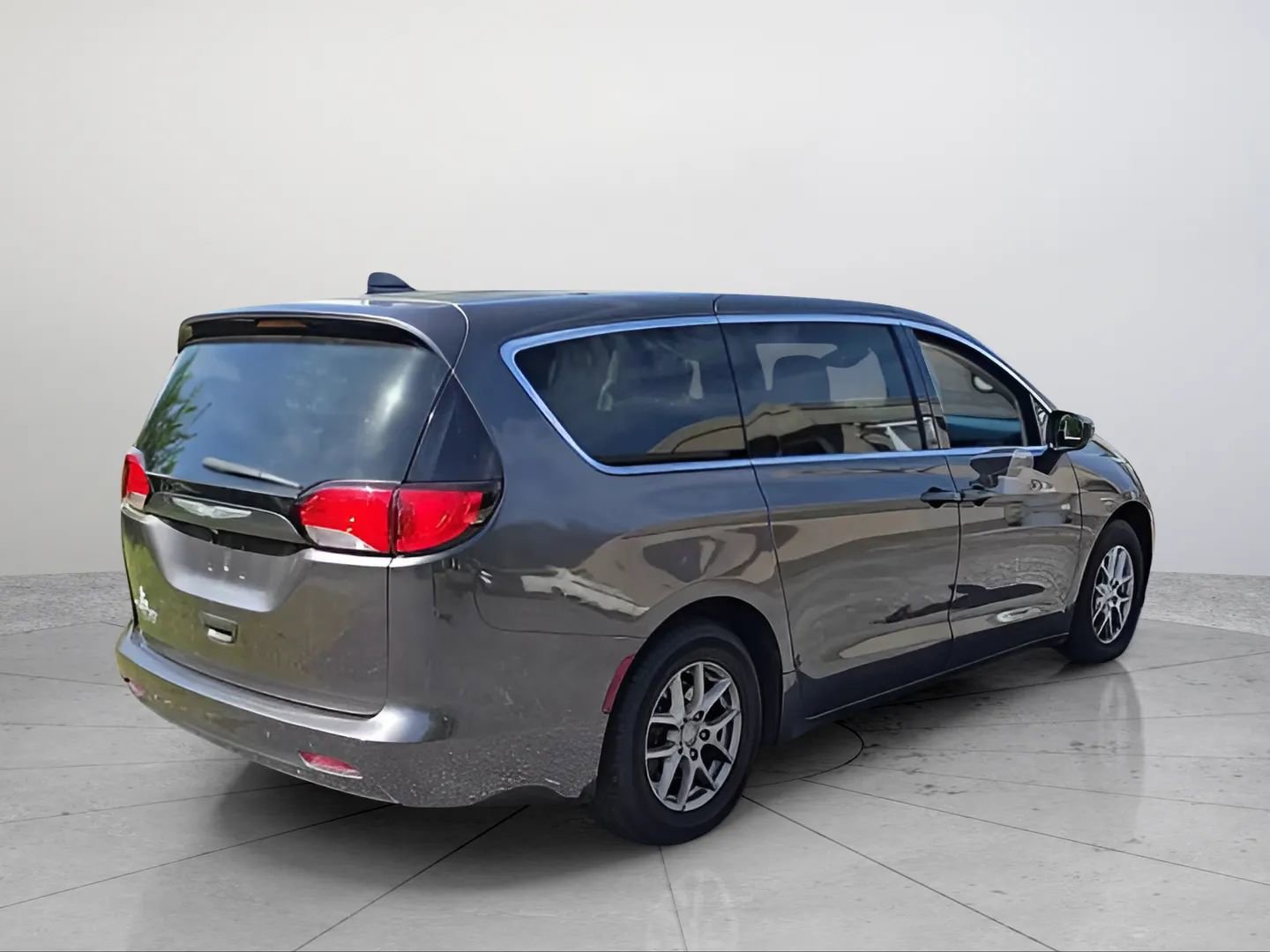 Used 2017 Chrysler Pacifica Touring image 11