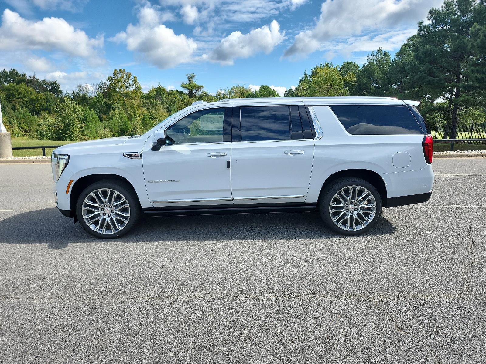 New 2026 GMC Yukon XL Denali w/ Denali Reserve Package image 2