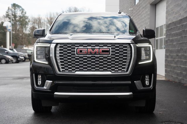 Used 2021 GMC Yukon Denali w/ Denali Premium Package image 3