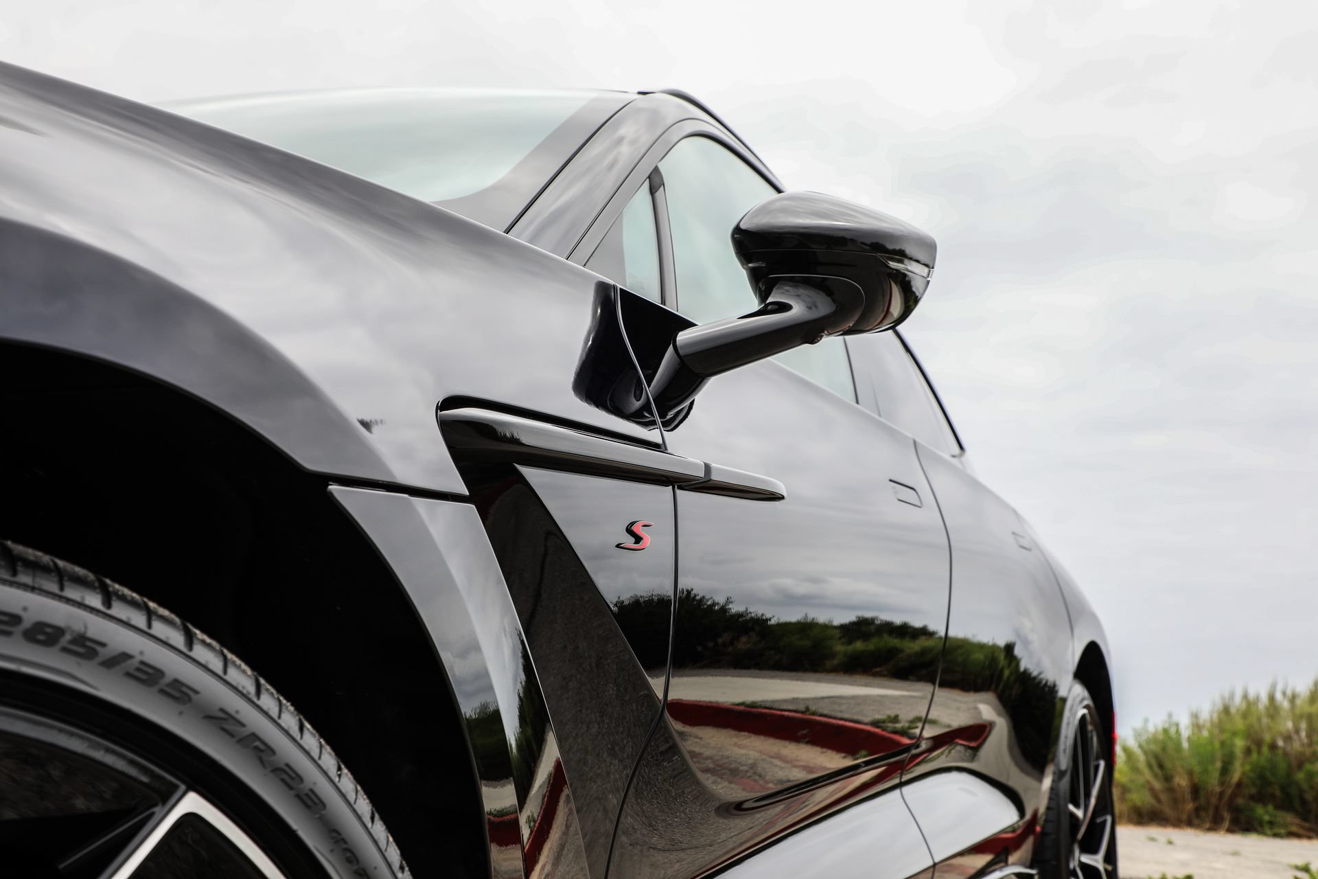 Used 2022 Aston Martin DBX AWD/4WD image 46