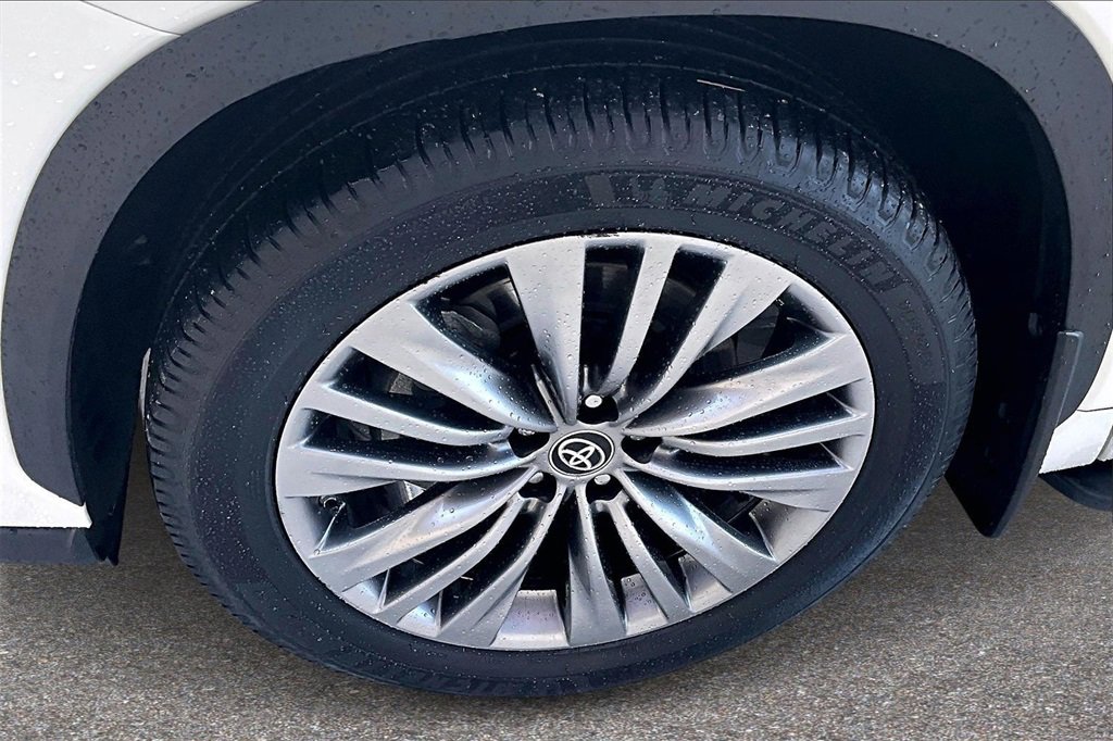 Certified 2021 Toyota Highlander Platinum image 33