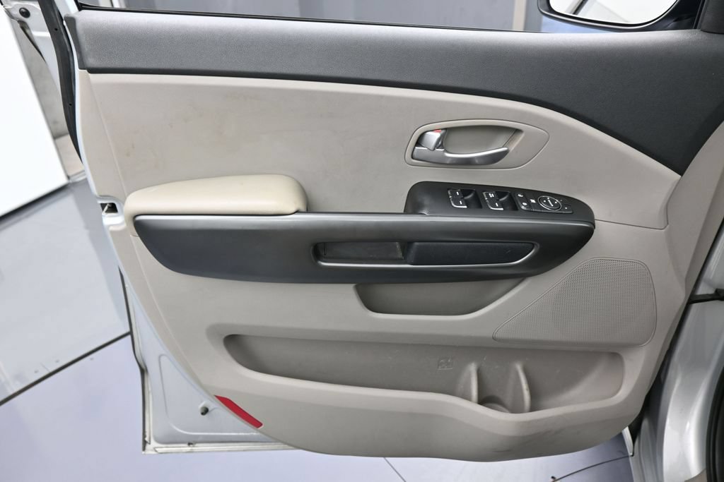Used 2021 Kia Sedona EX FWD image 13