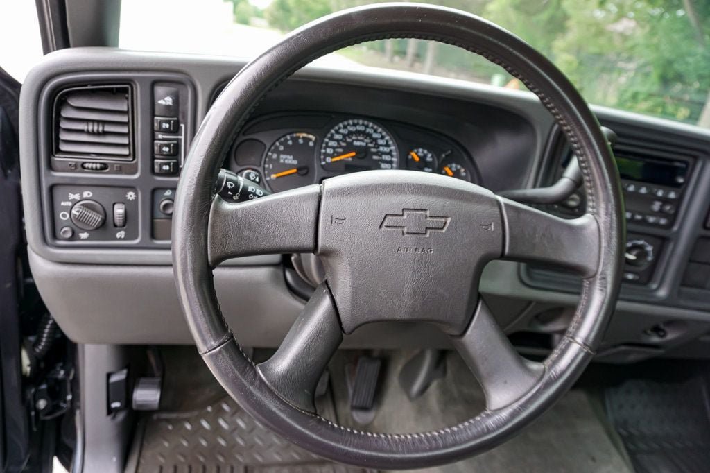 Used 2004 Chevrolet Silverado 2500 LS AWD/4WD image 42