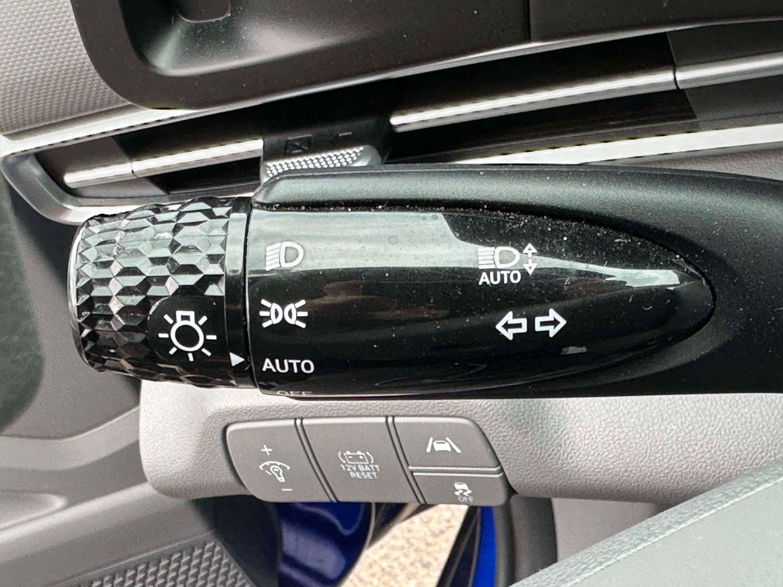 Used 2023 Hyundai Elantra Blue w/ Cargo Package image 21