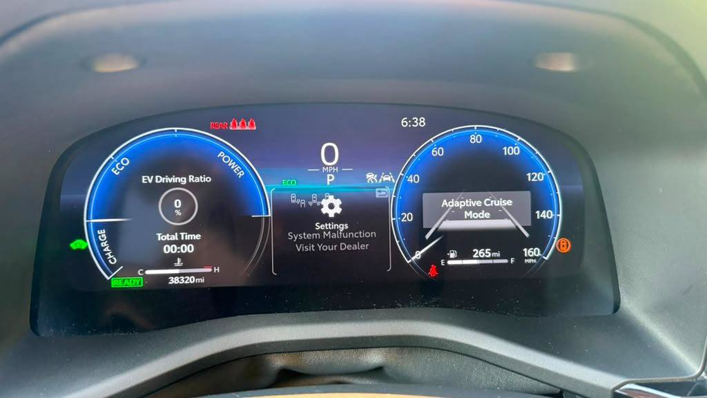 Used 2025 Toyota Camry XLE FWD image 4