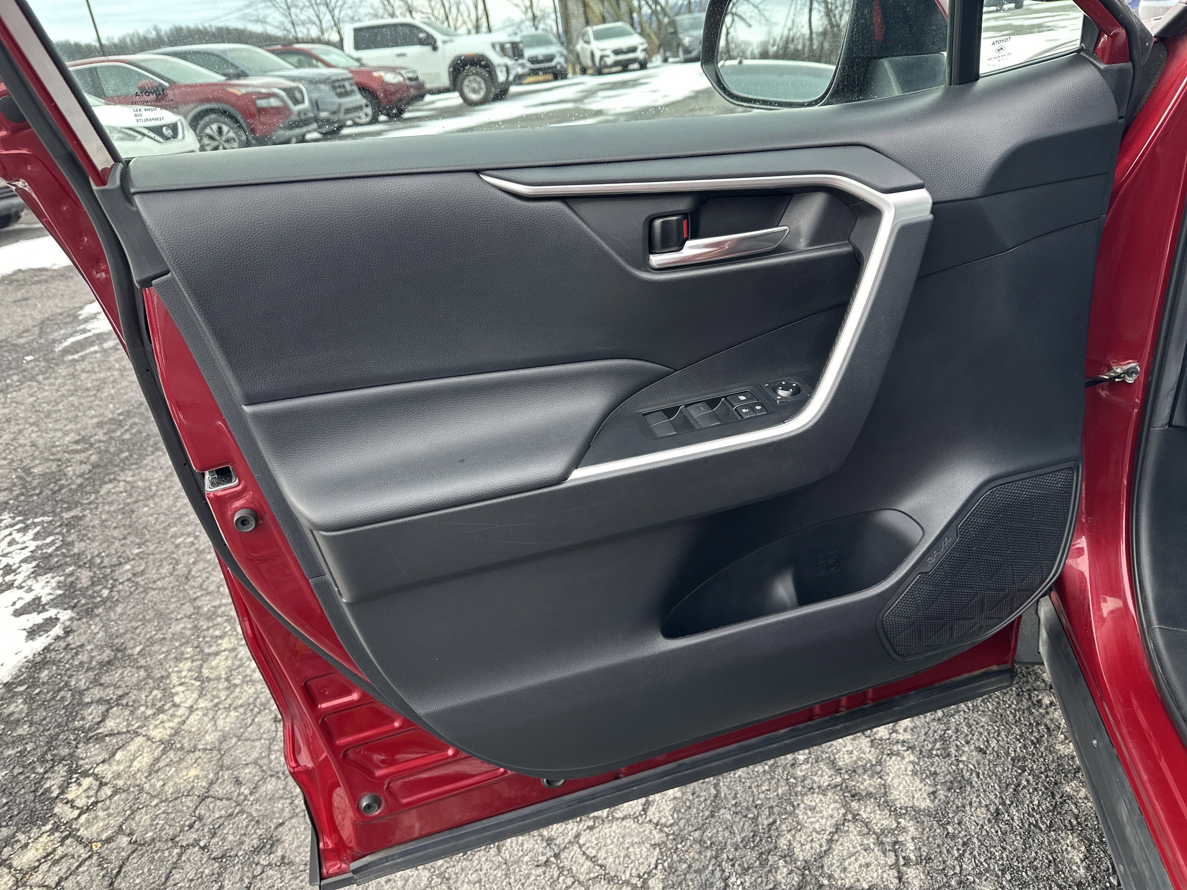 Used 2021 Toyota RAV4 XLE image 15