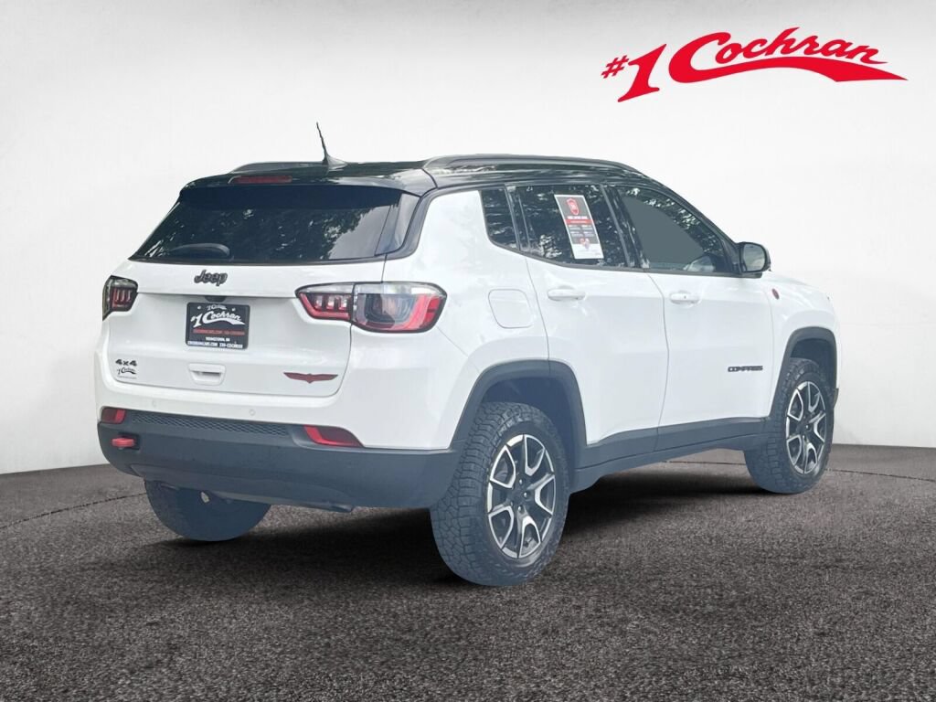 Used 2024 Jeep Compass Trailhawk AWD/4WD image 7