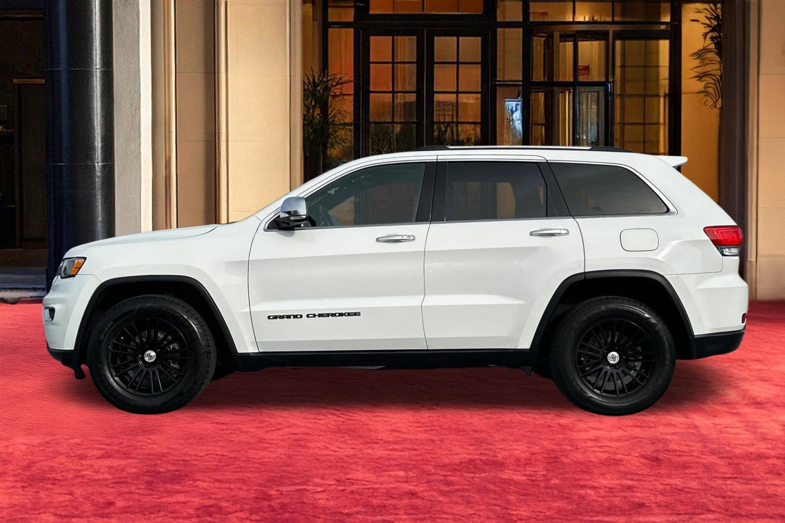 Used 2018 Jeep Grand Cherokee Limited image 3