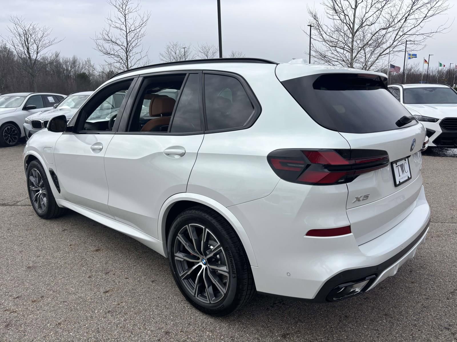 New 2026 BMW X5 xDrive50e AWD/4WD image 7