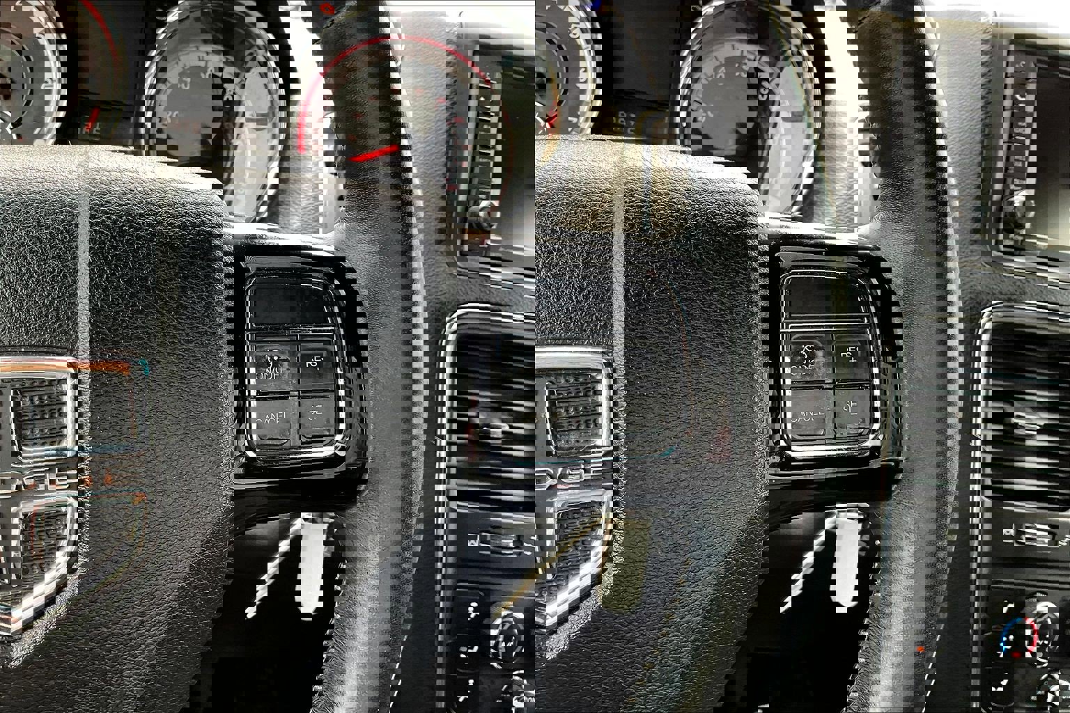 Used 2017 Dodge Grand Caravan SE image 23