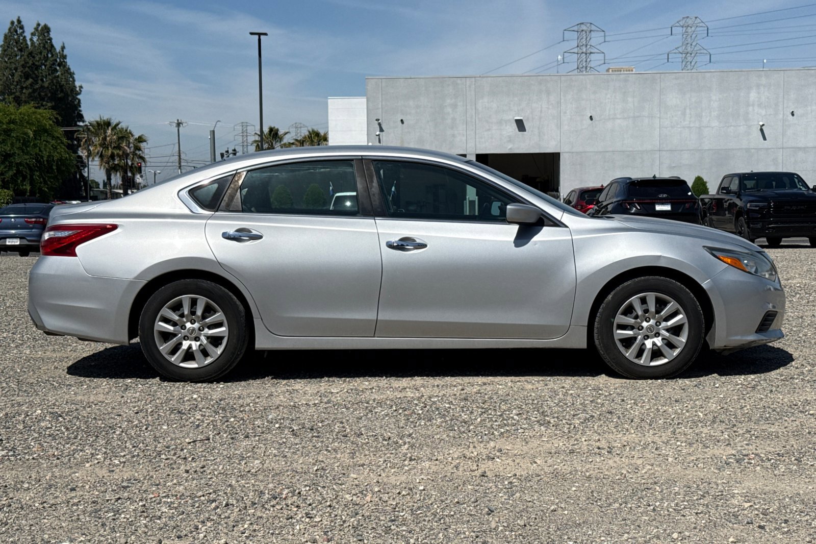 Used 2016 Nissan Altima 2.5 S w/ Power Driver Seat Package FWD image 3