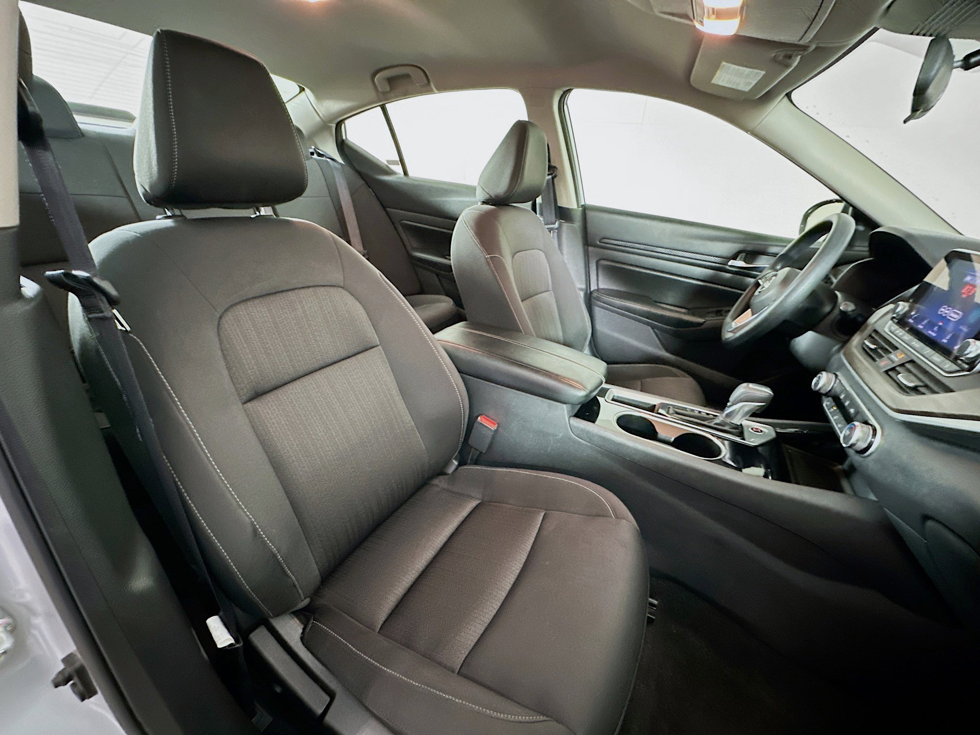 Used 2024 Nissan Altima 2.5 SV image 28