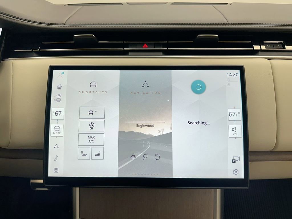 New 2025 Land Rover Range Rover SE image 12