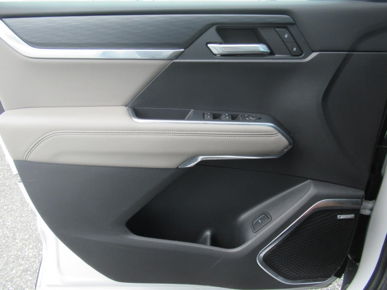 Used 2026 GMC Acadia Elevation w/ Elevation Premium Package FWD image 22
