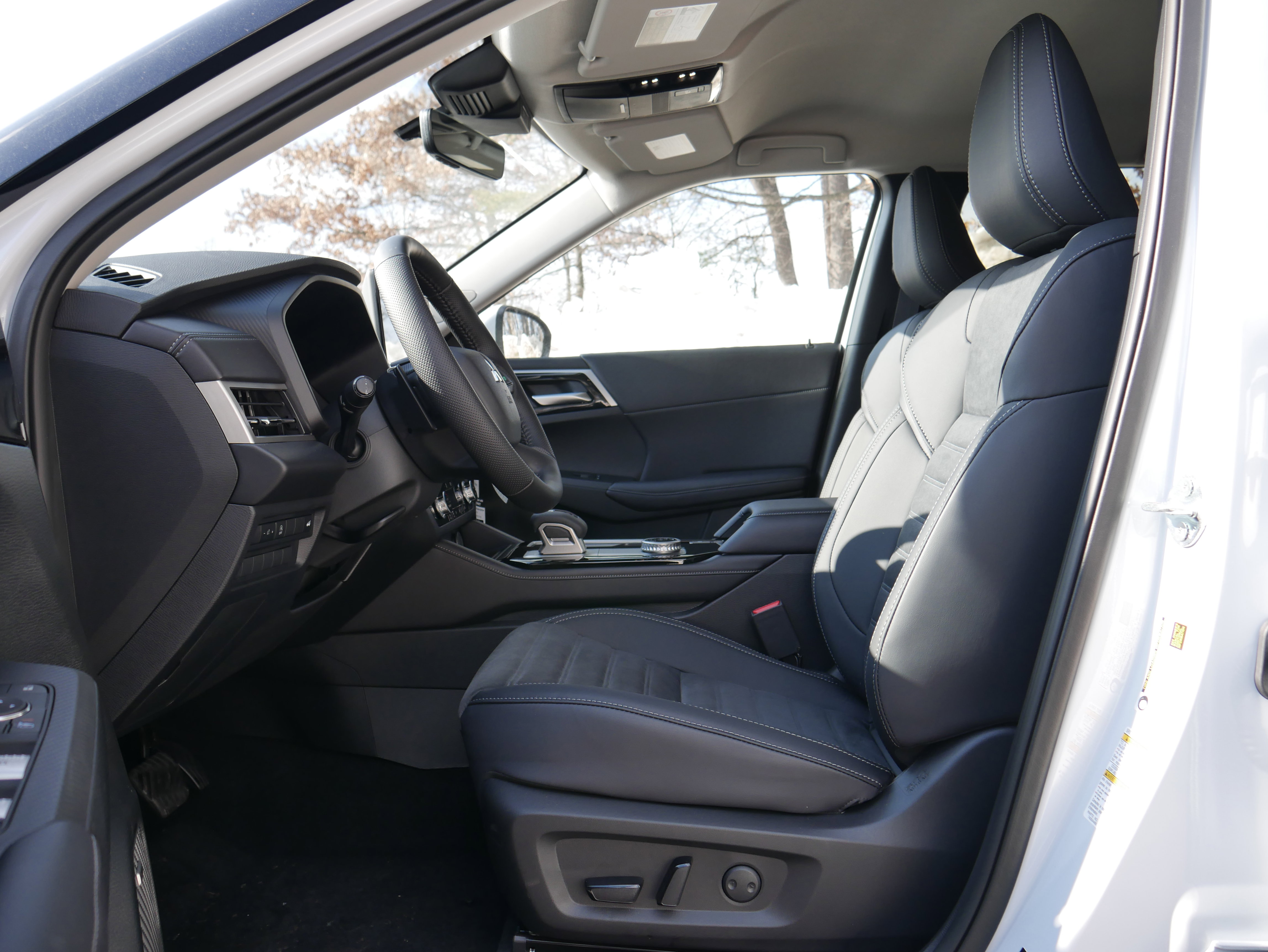 New 2026 Mitsubishi Outlander SE image 12