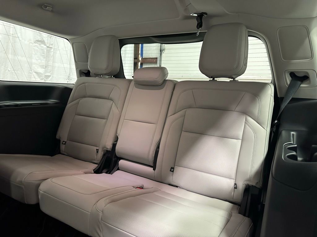 Used 2025 Lincoln Navigator Reserve image 52
