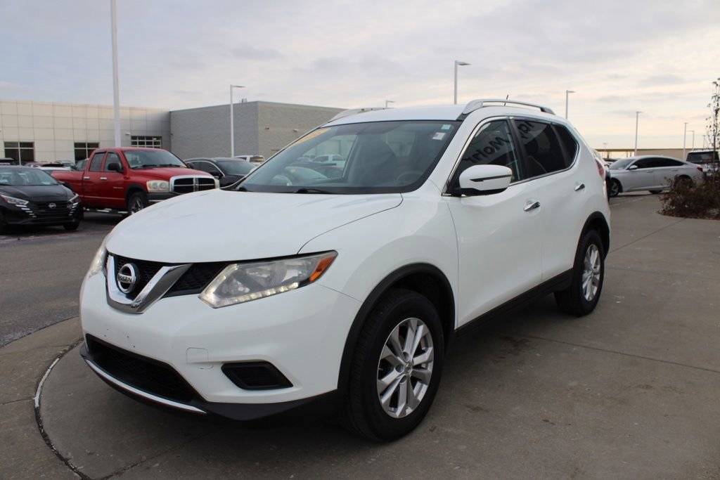Used 2016 Nissan Rogue SV image 3